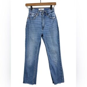 Abercrombie & Fitch Ultra High Rise Curve Love Ankle Straight Jeans 24/00